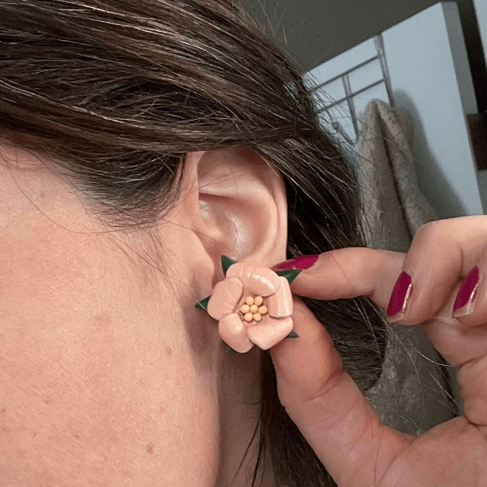 VTG Handcrafted Leather Flower Earrings 1” Pink Floral Cottagecore Studs
